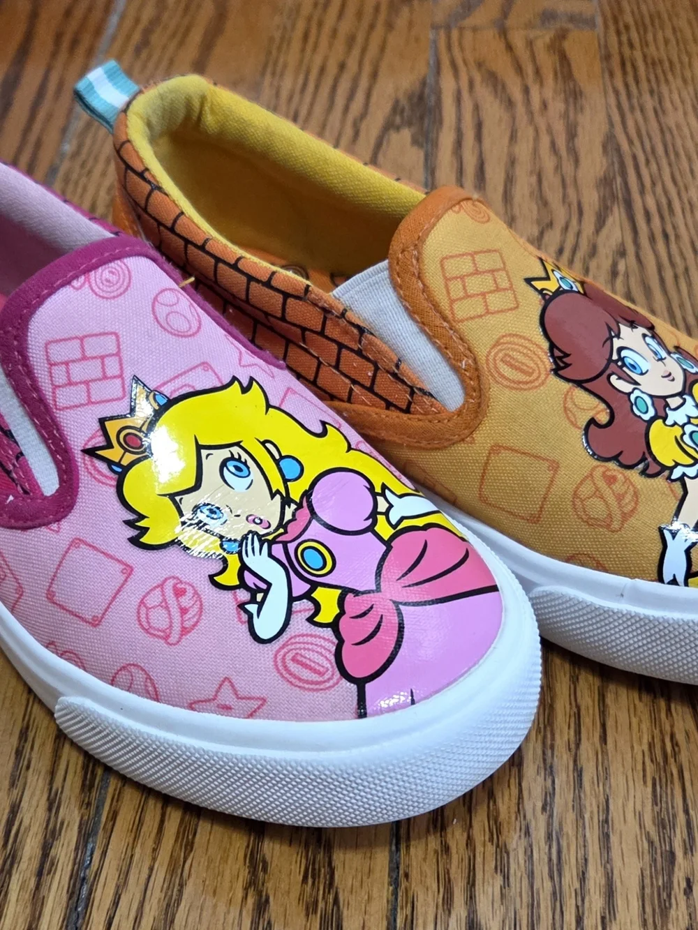 Super Mario Princess Slip-On Kids Sneakers - Pink & Orange